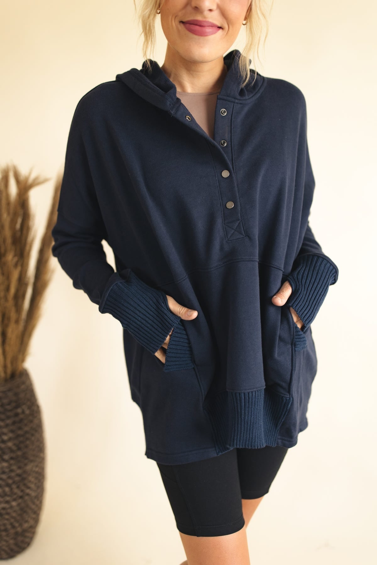 Pull à capuche avec trou pour le pouce en tissu éponge