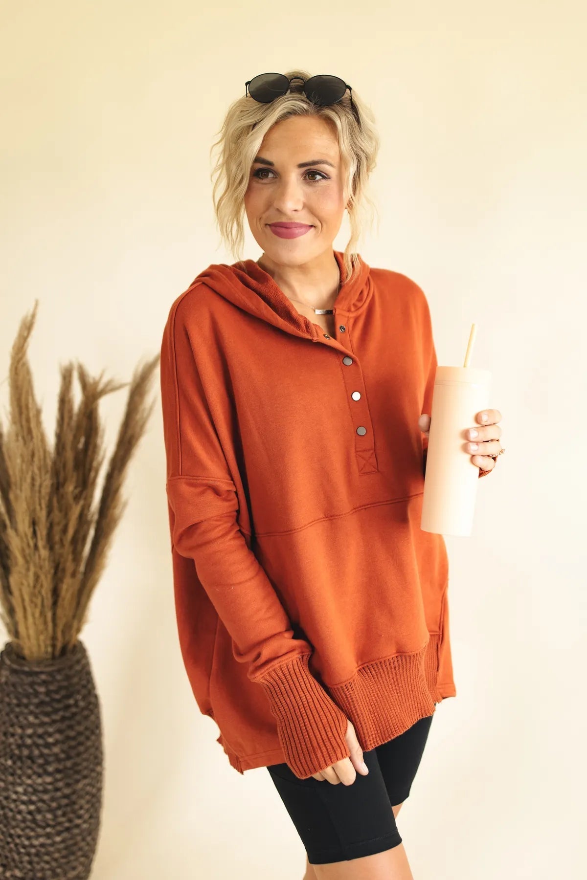 Pull à capuche avec trou pour le pouce en tissu éponge