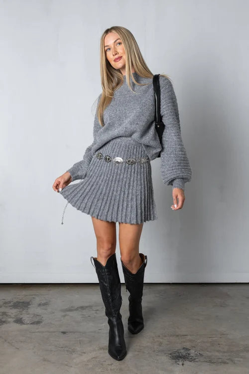 NORRA | PULL ET JUPE PLISSÉS ÉLÉGANTS
