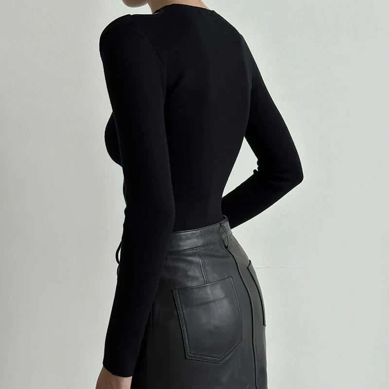 Veala | Stijlvolle Crop Top met Lange Mouwen en Uitsparingen