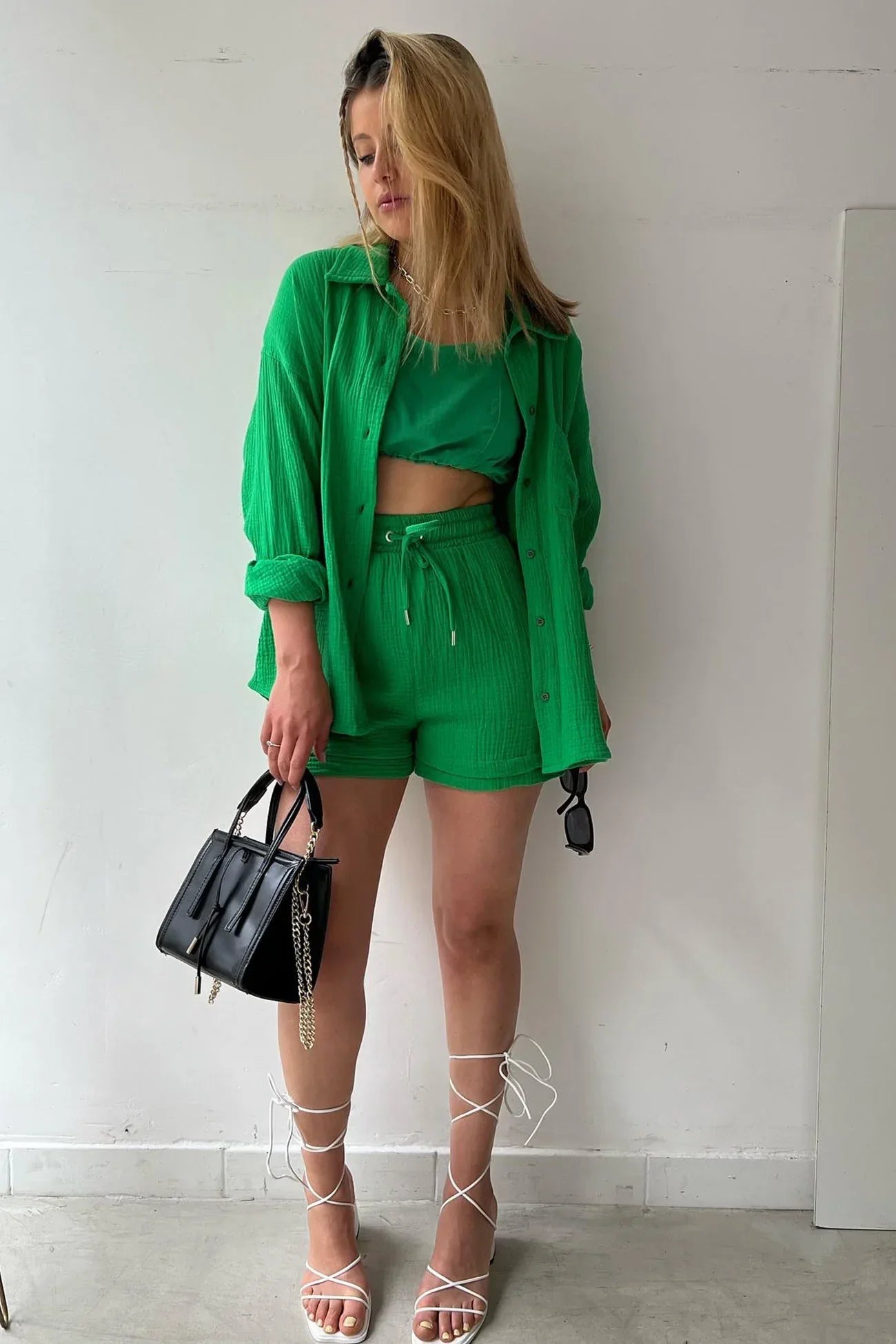 Ensemble short-chemise à manches longues de couleur unie