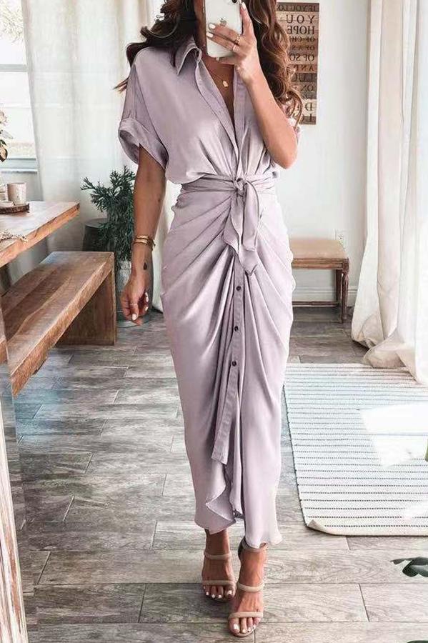 robe en satin avec boutons et voile