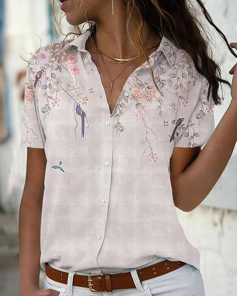 Blouse chic à motif fleuri et col classique