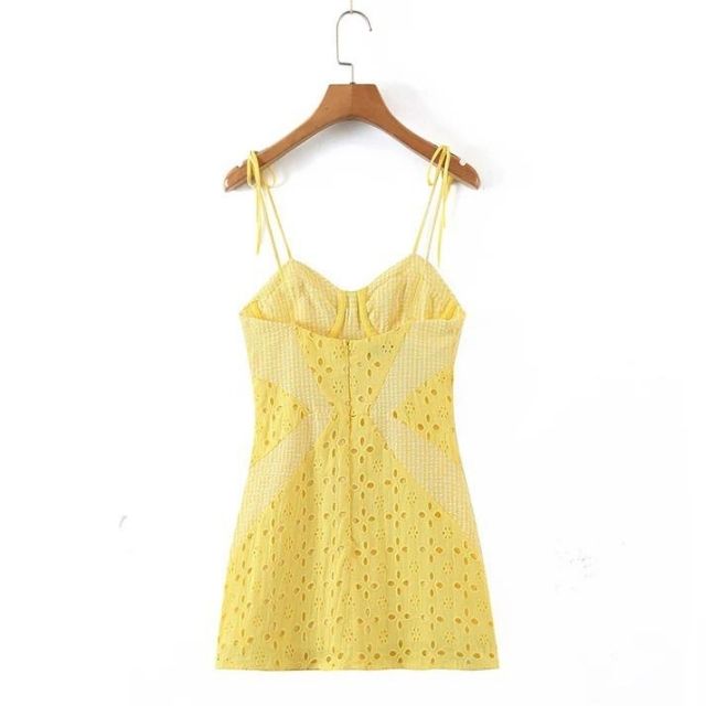 Robe jaune avec broderie