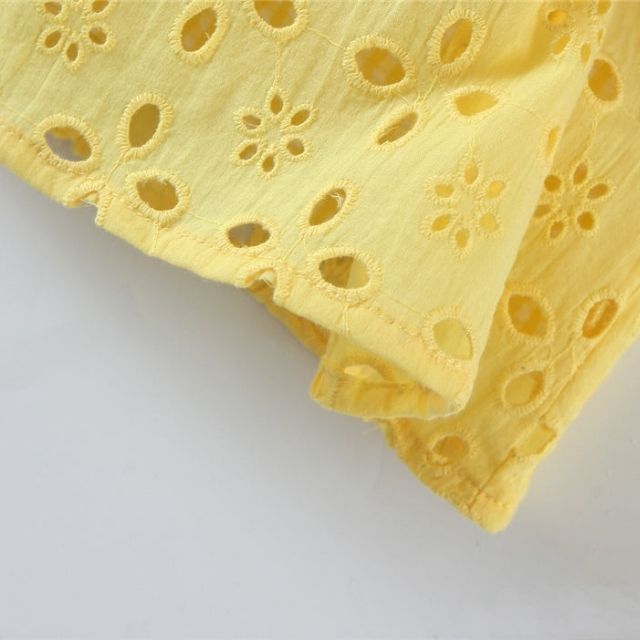 Robe jaune avec broderie