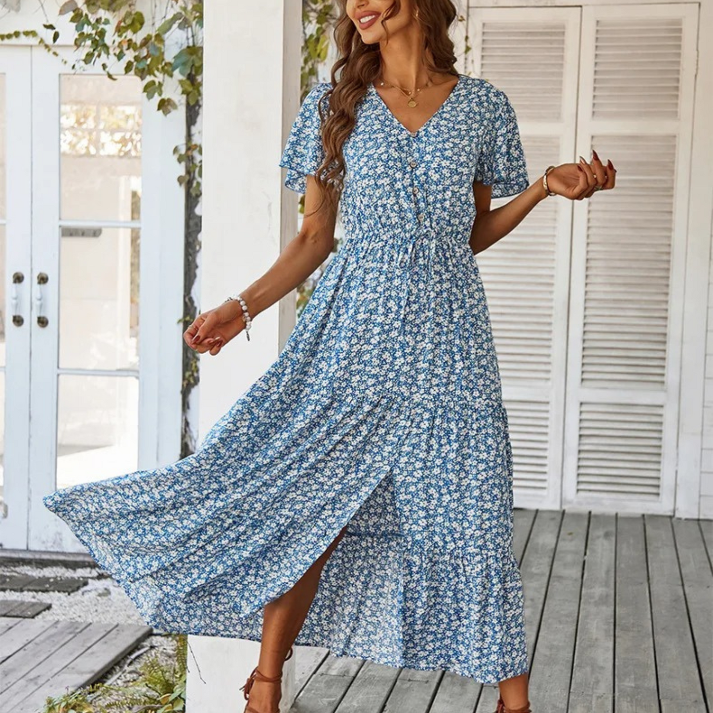 Robe d'été ModeParisienne® à imprimé fleuri bleu et col V