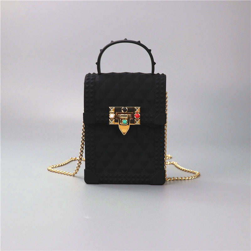 Damen Mini-Rucksack im urbanen Stil mit elegantem Kettenriemen