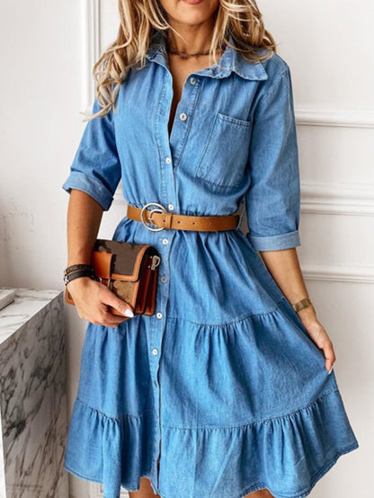 Robe en denim à revers et coupe trapèze