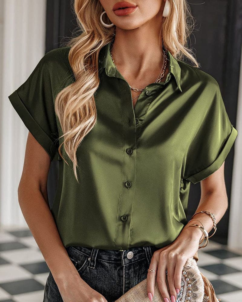 Blouse Cripes à manches courtes et bouton en satin