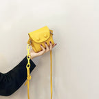 Damen Mini-Handtasche mit verspieltem Kettenzug