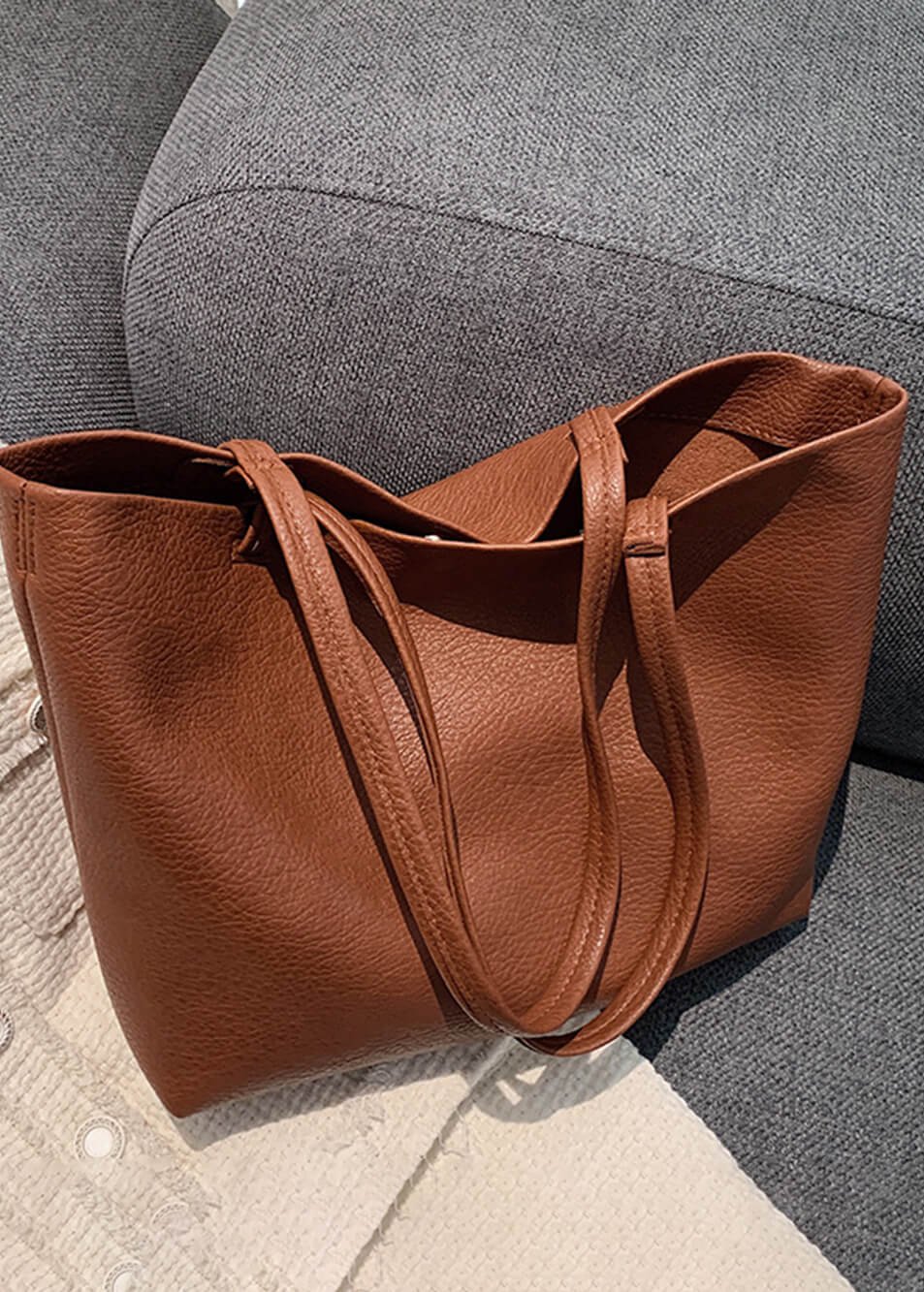 Geräumige Damen-Schultertasche aus weichem Leder