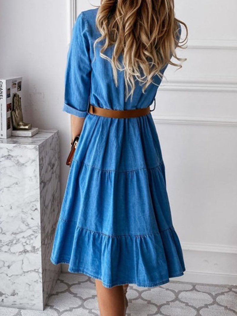 Robe en denim à revers et coupe trapèze