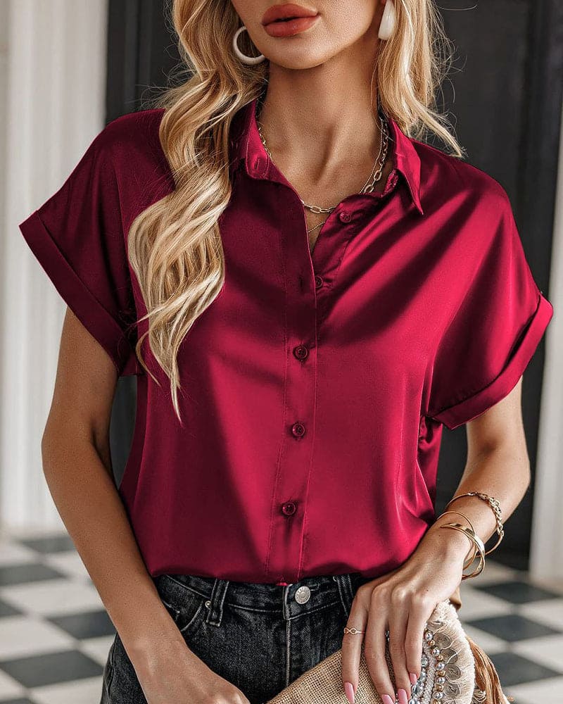 Blouse Cripes à manches courtes et bouton en satin