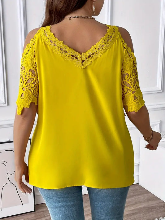 Blouse taille cripes épaules nues et col V