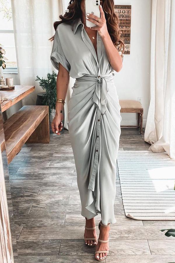 robe en satin avec boutons et voile