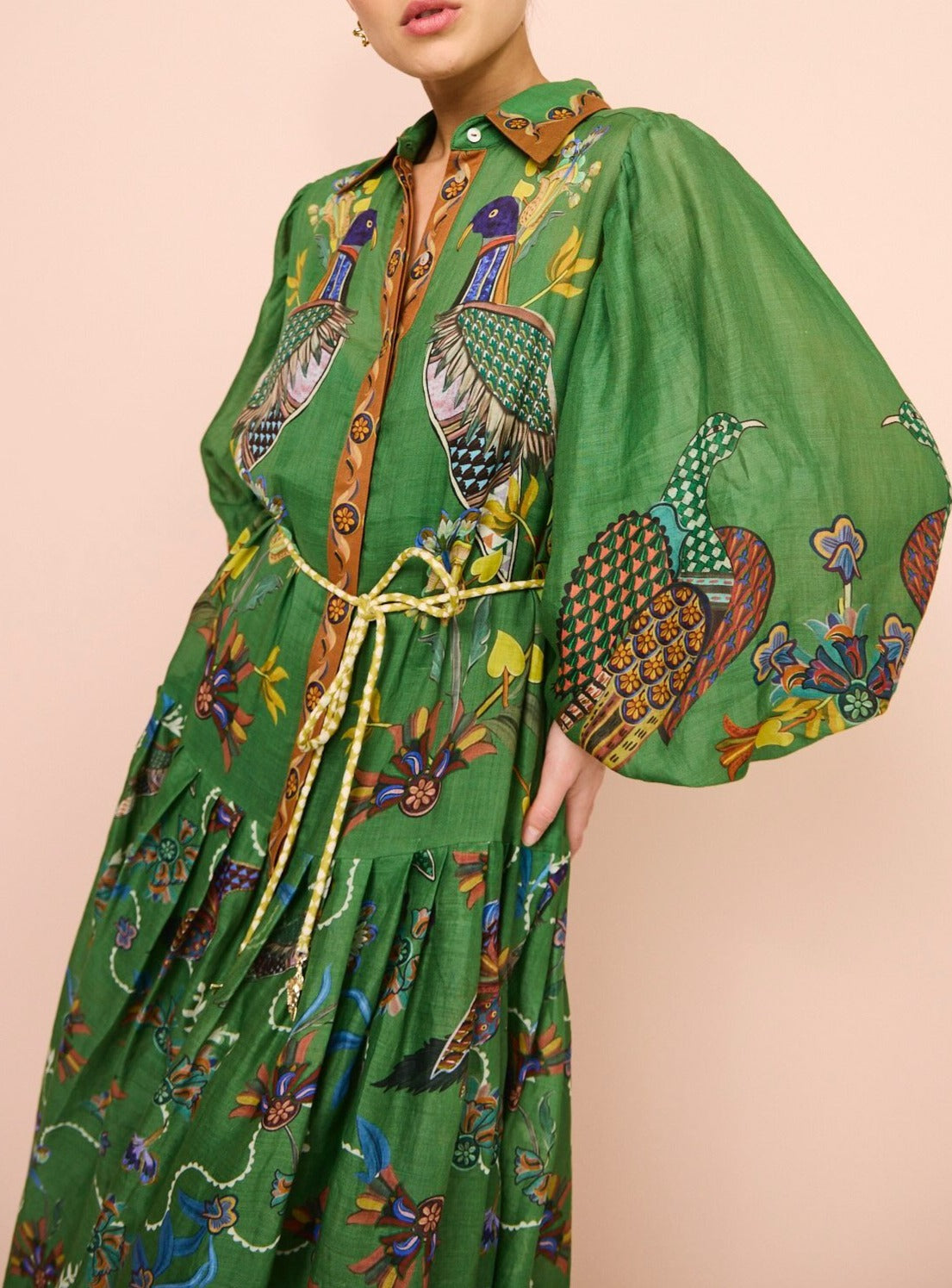 Robe verte vintage en forme de paon