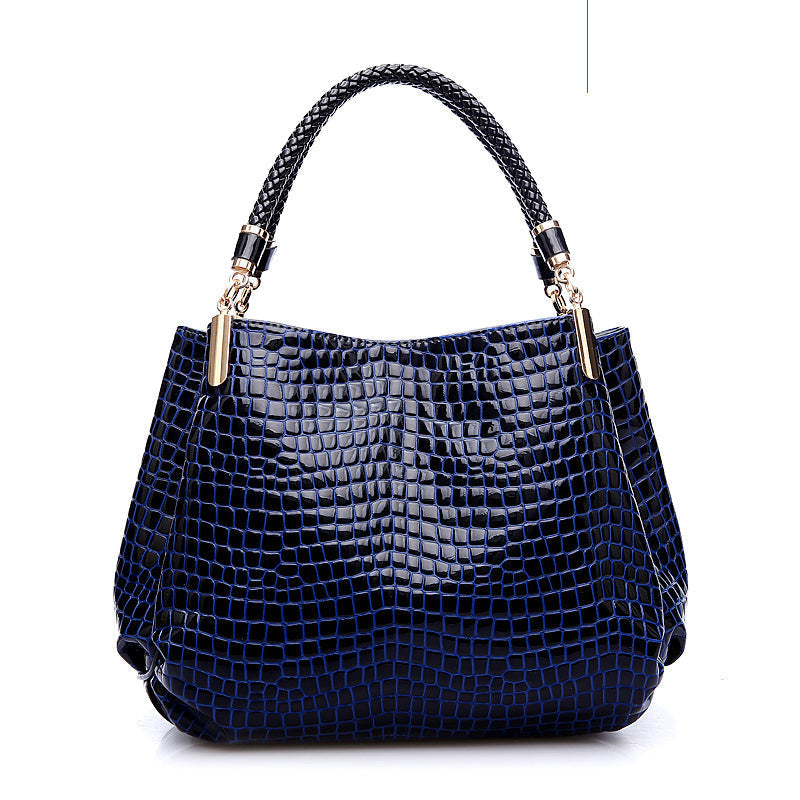 Schultertasche mit Krokodilmuster