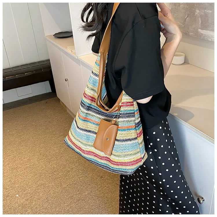 Farbenfrohe Schultertasche aus Baumwolle mit einer praktischen Zusatztasche
