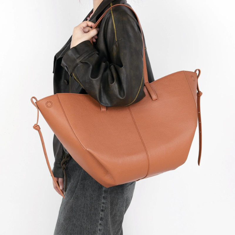 Große strukturierte Leder-Tasche