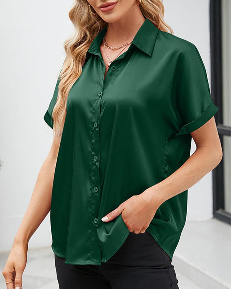 Blouse Cripes à manches courtes et bouton en satin