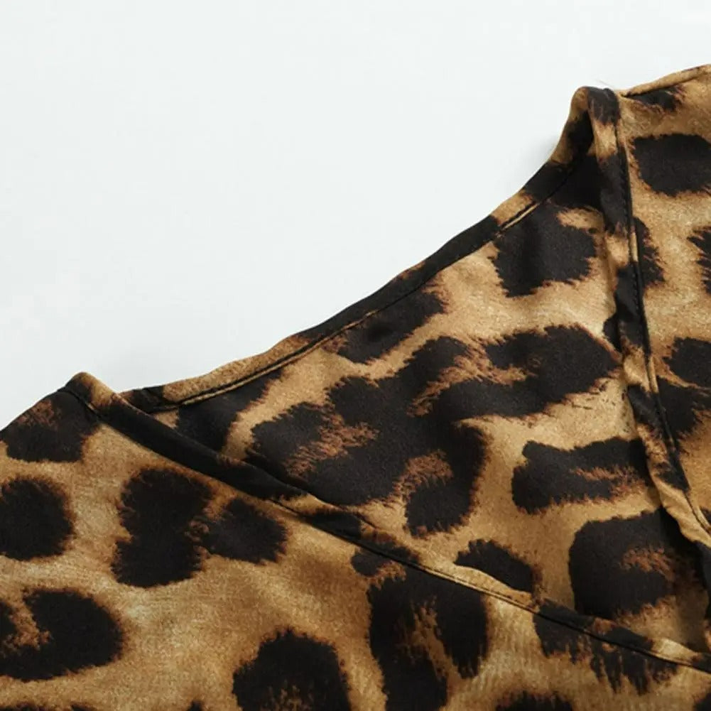 Robe décolleté en V avec motif animalier