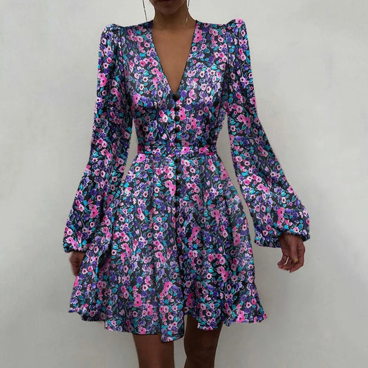 Robe d'été ModeParisienne® avec col en V plissé et manches longues