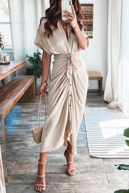 robe en satin avec boutons et voile