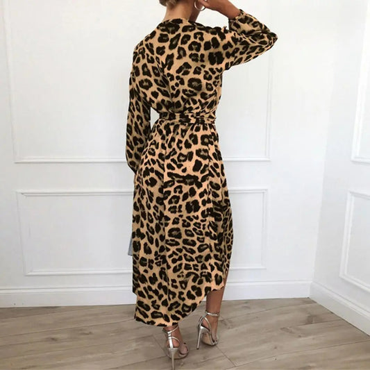 Robe décolleté en V avec motif animalier