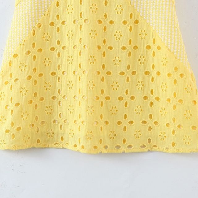 Robe jaune avec broderie