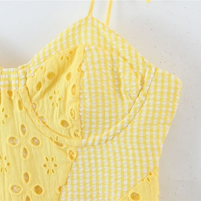 Robe jaune avec broderie