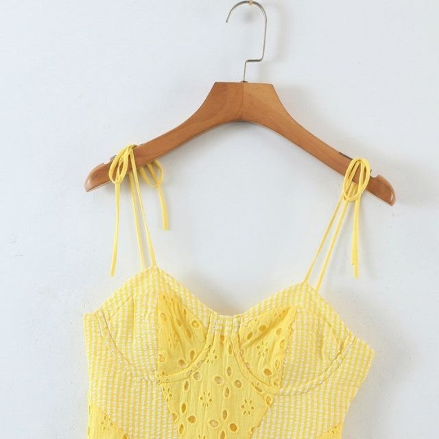 Robe jaune avec broderie