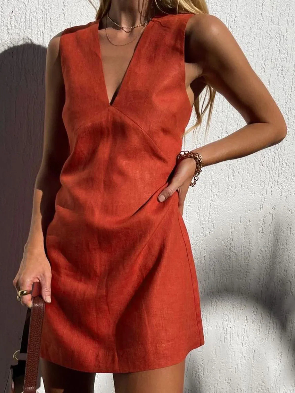 Robe courte à col en V