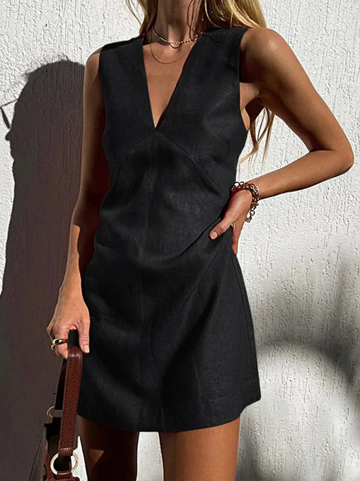 Robe courte à col en V