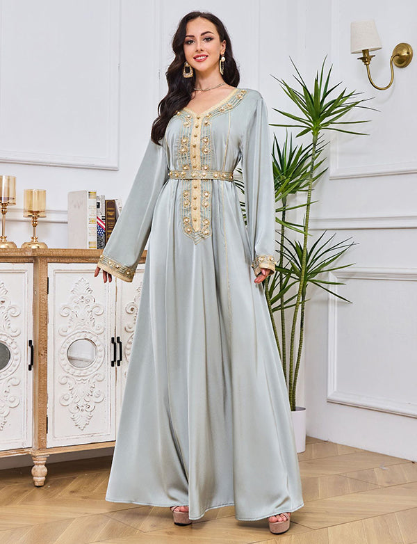 abaya brodée et incrustée de diamants