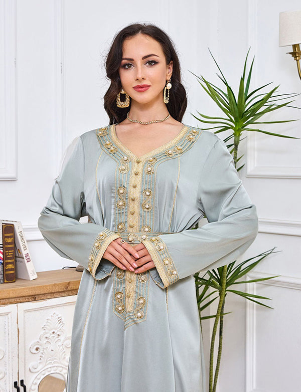 abaya brodée et incrustée de diamants