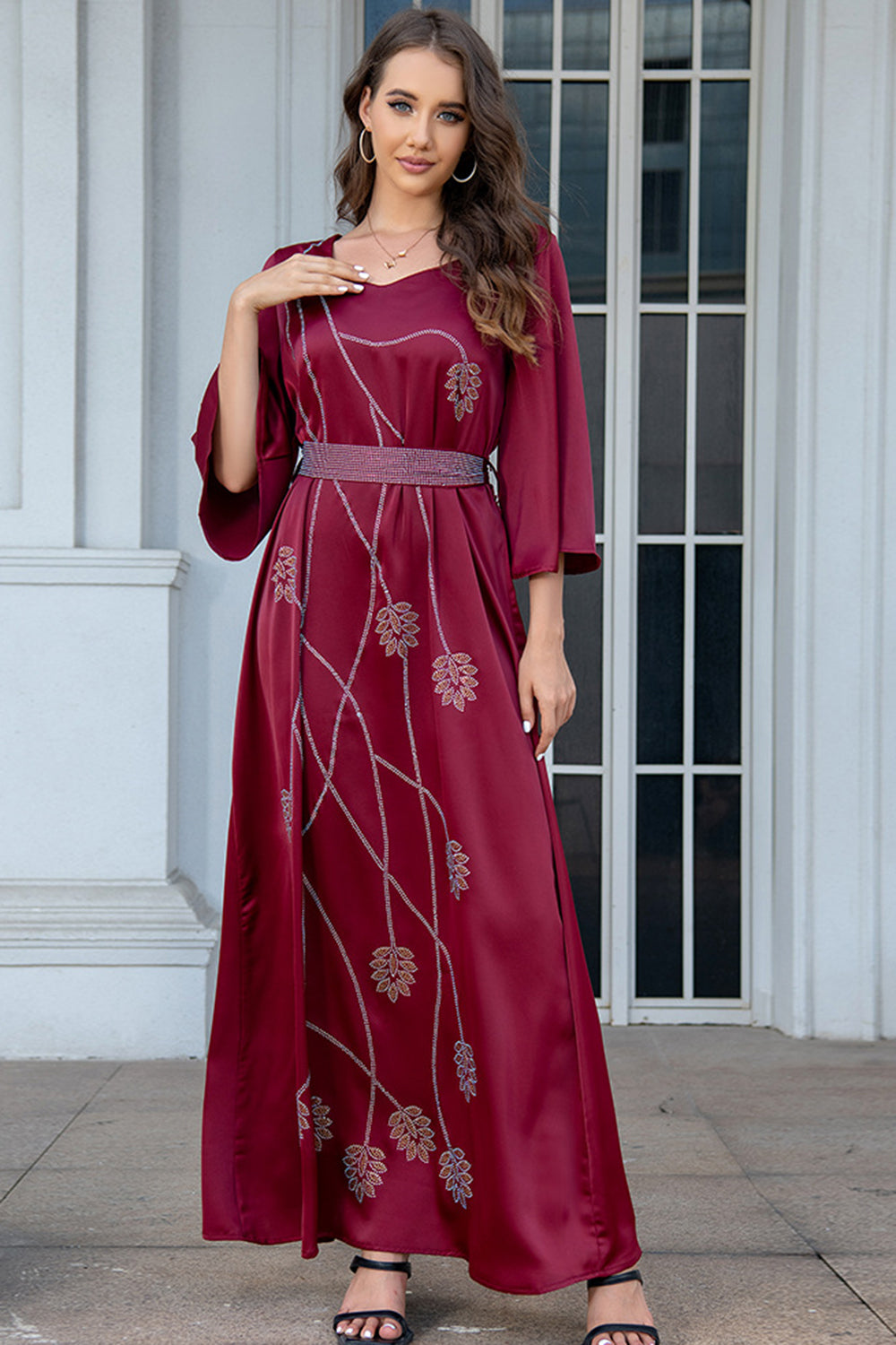 caftan Abaya en mousseline de soie bordeaux à manches longues et perles