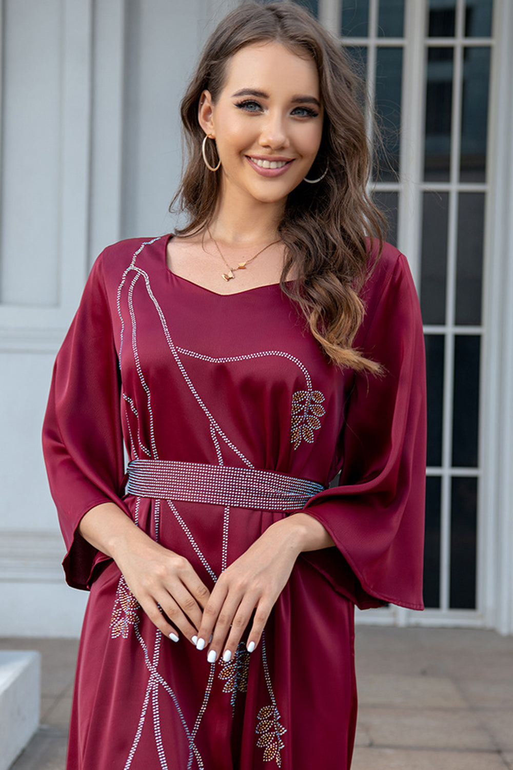 caftan Abaya en mousseline de soie bordeaux à manches longues et perles