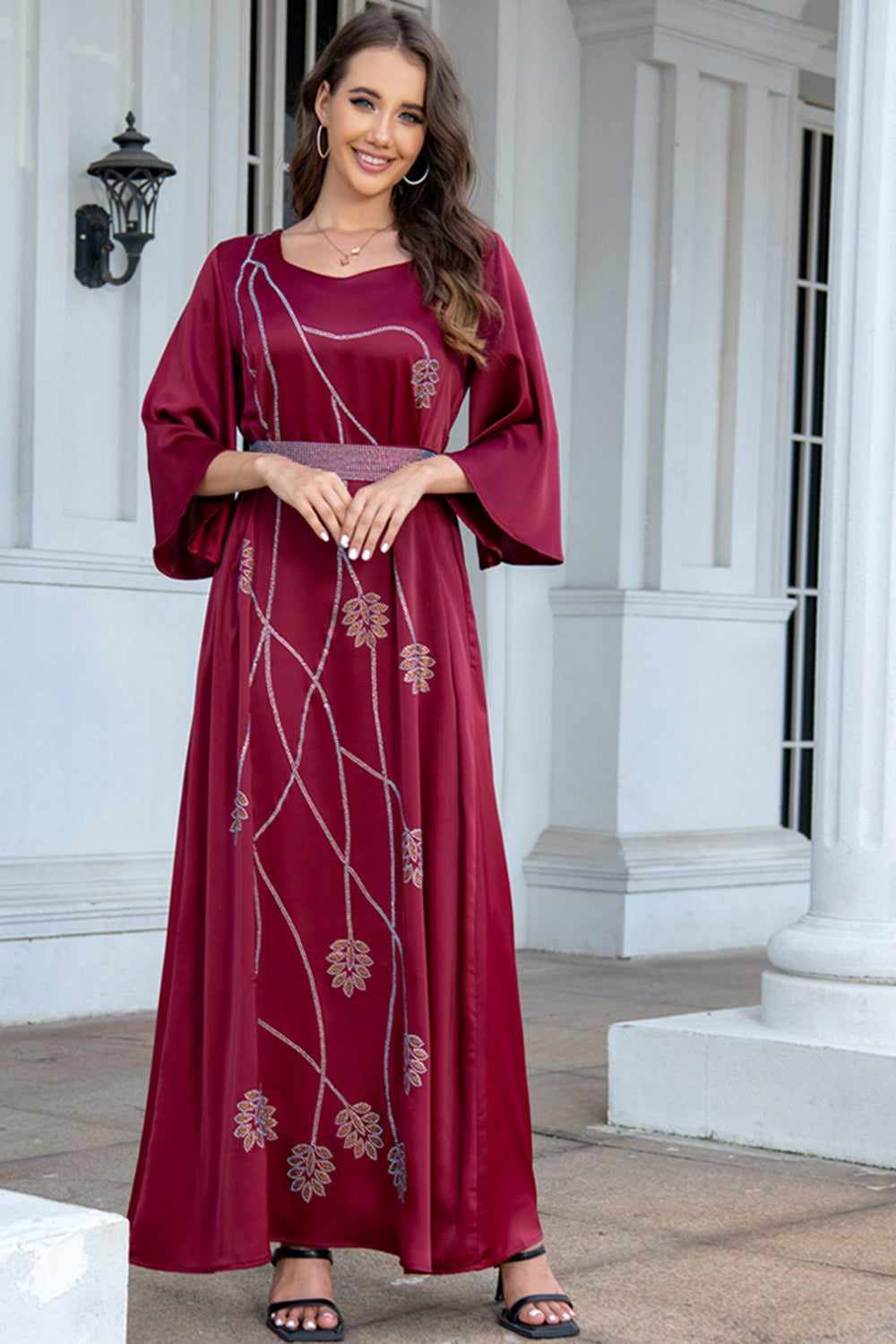 caftan Abaya en mousseline de soie bordeaux à manches longues et perles