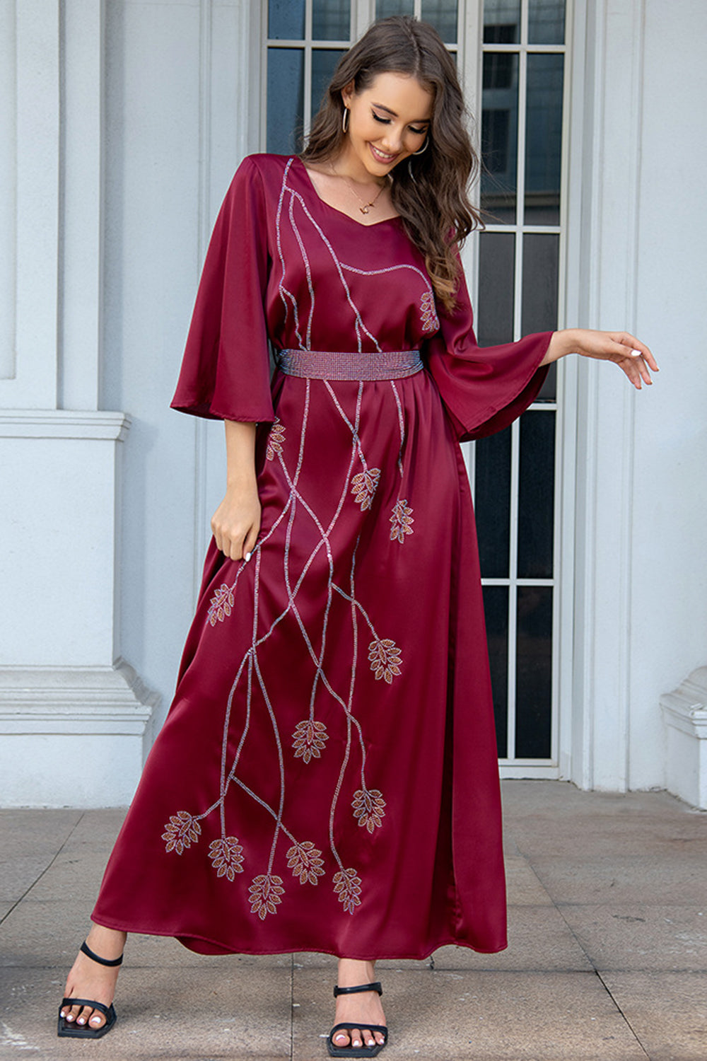 caftan Abaya en mousseline de soie bordeaux à manches longues et perles