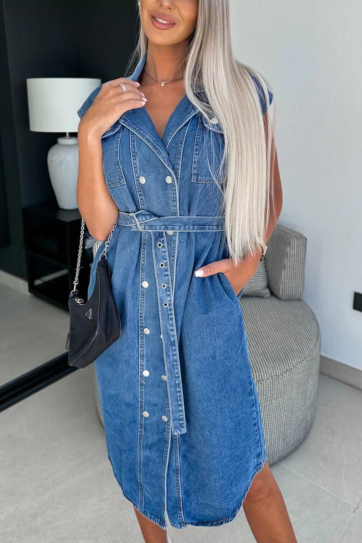 Robe en denim à bretelles à double boutonnage et à manches courtes