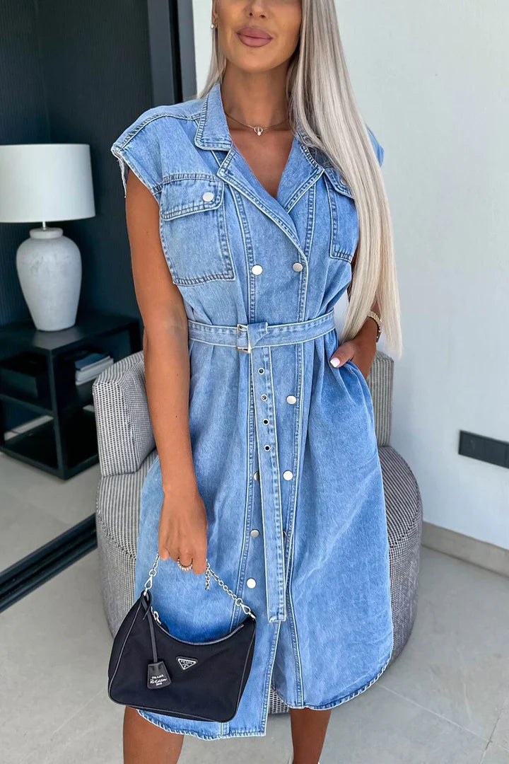 Robe en denim à bretelles à double boutonnage et à manches courtes