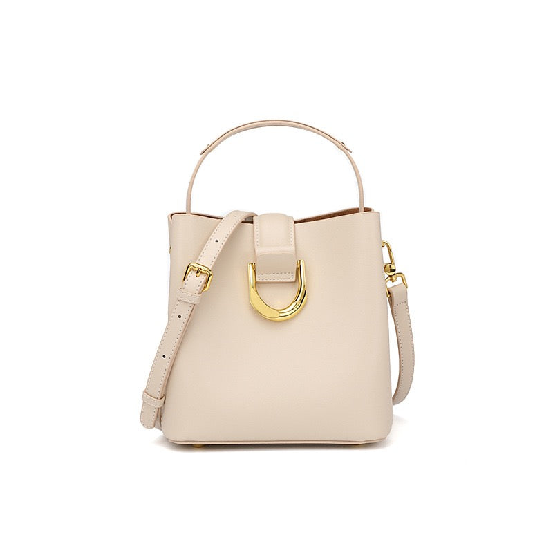 Bucket-Bag mit goldenen D-Ringen und Crossbody-Gurt