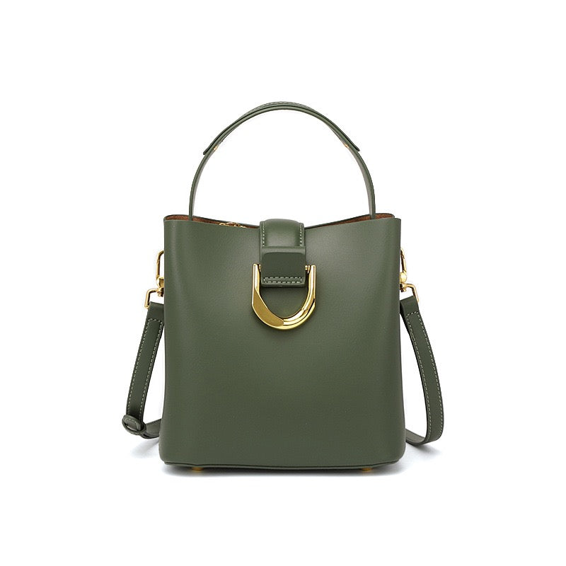Bucket-Bag mit goldenen D-Ringen und Crossbody-Gurt