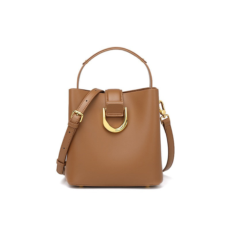 Bucket-Bag mit goldenen D-Ringen und Crossbody-Gurt