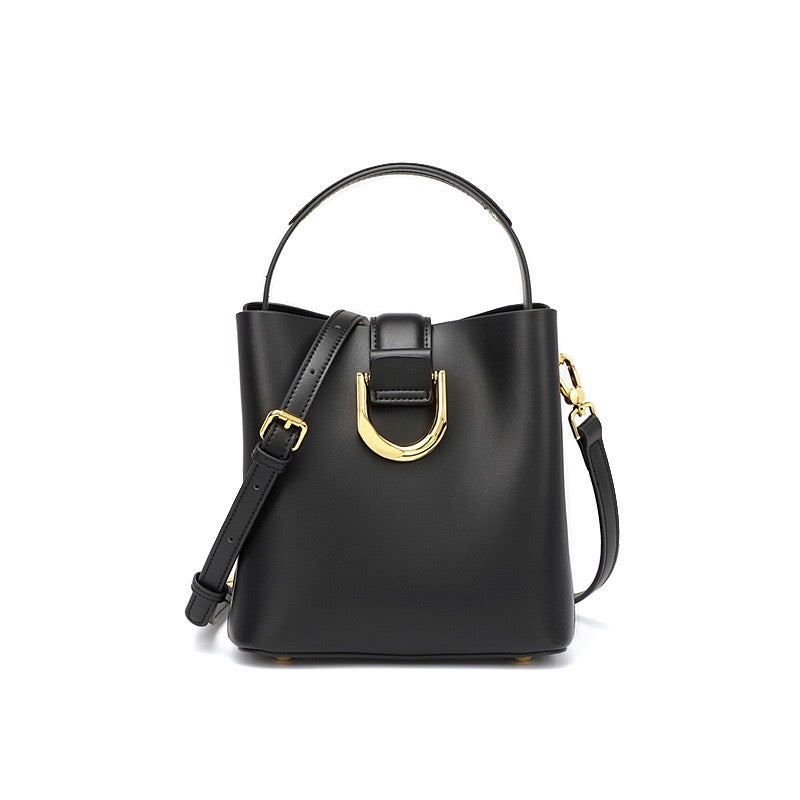 Bucket-Bag mit goldenen D-Ringen und Crossbody-Gurt