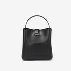 Bucket-Bag mit goldenen D-Ringen und Crossbody-Gurt