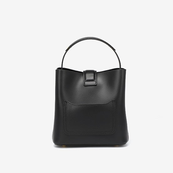 Bucket-Bag mit goldenen D-Ringen und Crossbody-Gurt