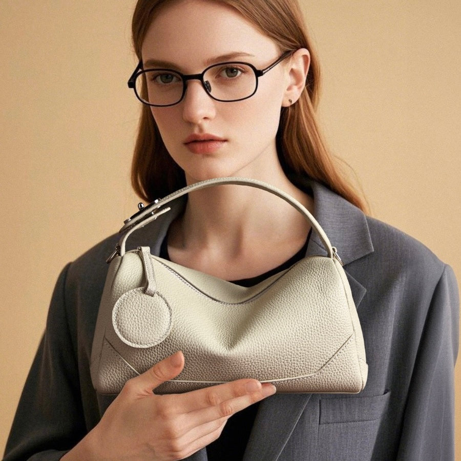 Gepolsterte Schultertasche mit Schulterriemen