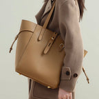 Damentasche aus Leder mit Vintage-Schloss-Schnallen-Detail