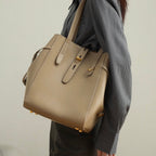 Damentasche aus Leder mit Vintage-Schloss-Schnallen-Detail
